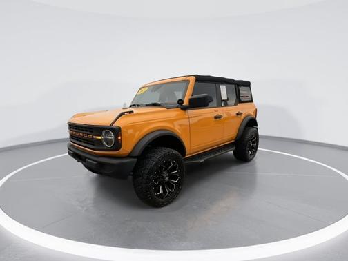 Orange Metallic 2022 Ford Bronco Base