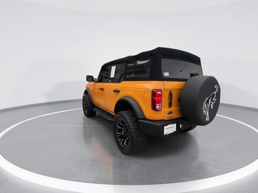 Orange Metallic 2022 Ford Bronco Base