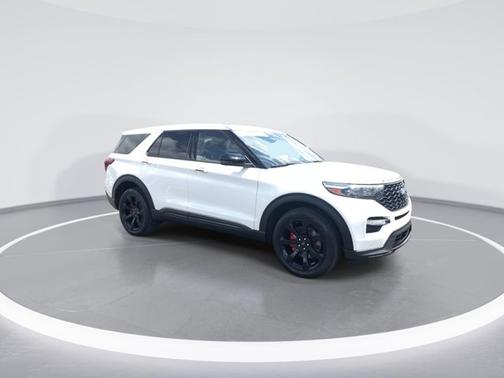 White Metallic 2022 Ford Explorer ST