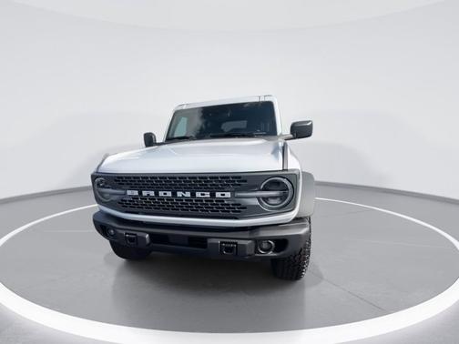 Oxford White 2026 Ford Bronco Badlands