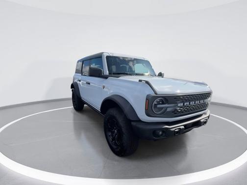 Oxford White 2026 Ford Bronco Badlands