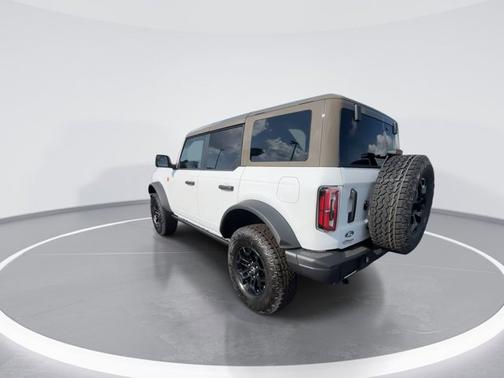 Oxford White 2026 Ford Bronco Badlands