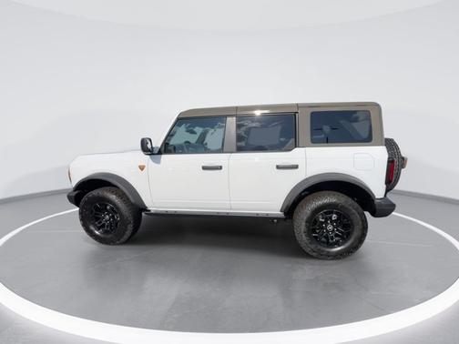Oxford White 2026 Ford Bronco Badlands