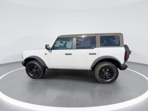 Oxford White 2026 Ford Bronco Badlands
