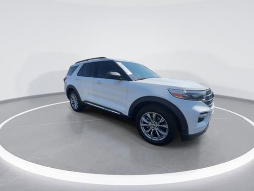 White Metallic 2023 Ford Explorer XLT