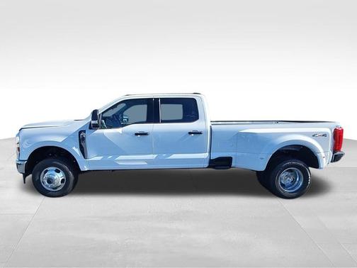 Oxford White 2026 Ford F-350 XLT
