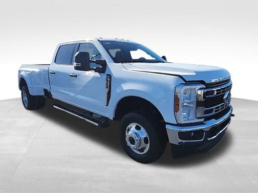 Oxford White 2026 Ford F-350 XLT