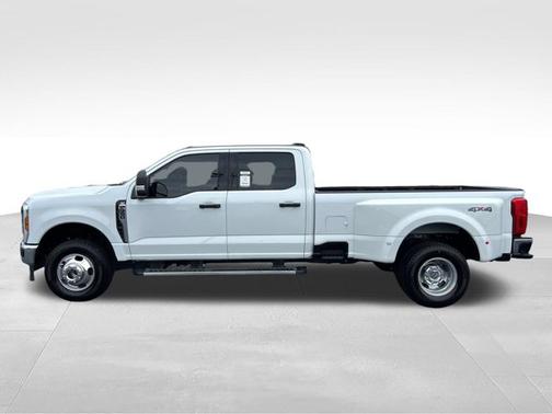 Oxford White 2026 Ford F-350 XLT