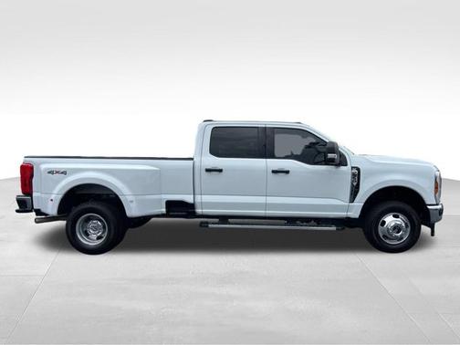 Oxford White 2026 Ford F-350 XLT