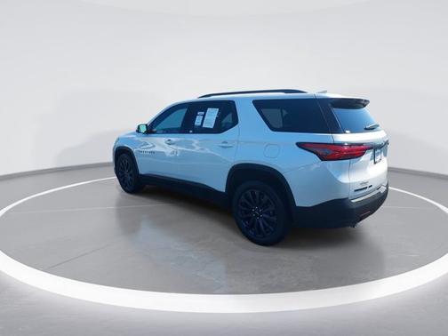 Iridescent Pearl Tricoat 2023 Chevrolet Traverse RS
