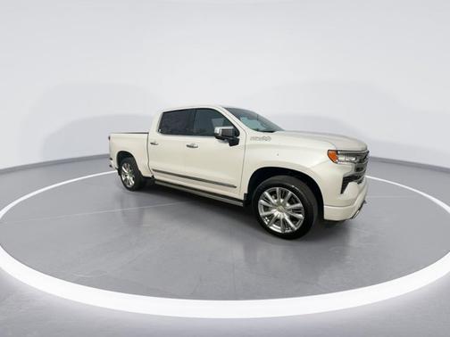 Iridescent Pearl Tricoat 2024 Chevrolet Silverado 1500 High Country