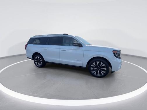 Star White Metallic Tri-Coat 2026 Ford Expedition Max Platinum