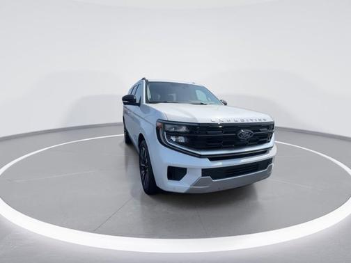 Star White Metallic Tri-Coat 2026 Ford Expedition Max Platinum