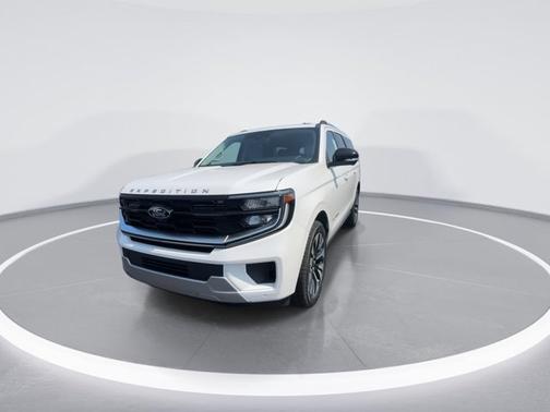 Star White Metallic Tri-Coat 2026 Ford Expedition Max Platinum