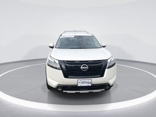 Pearl White Tricoat 2023 Nissan Pathfinder SL