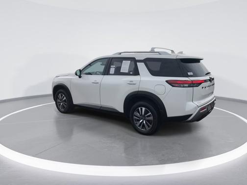 Pearl White Tricoat 2023 Nissan Pathfinder SL