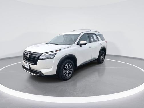 Pearl White Tricoat 2023 Nissan Pathfinder SL