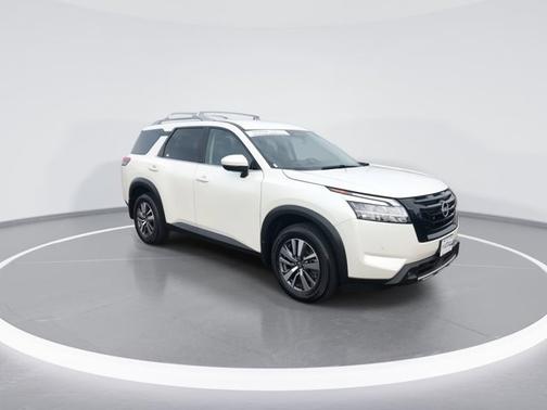 Pearl White Tricoat 2023 Nissan Pathfinder SL