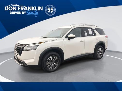 Pearl White Tricoat 2023 Nissan Pathfinder SL