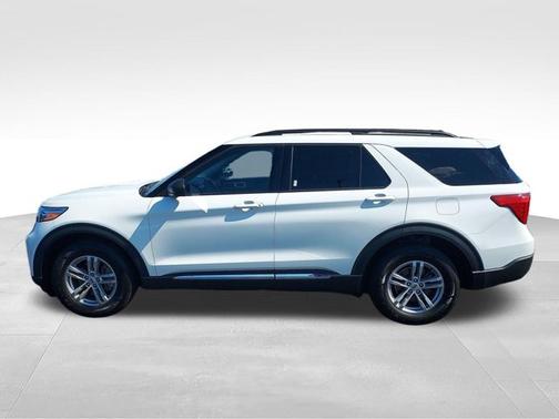 Oxford White 2021 Ford Explorer XLT