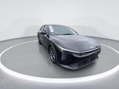 Aurora Black Pearl 2025 Kia K4 LXS