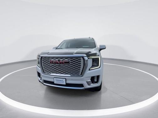 White Frost Tricoat 2022 GMC Yukon XL Denali