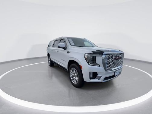 White Frost Tricoat 2022 GMC Yukon XL Denali