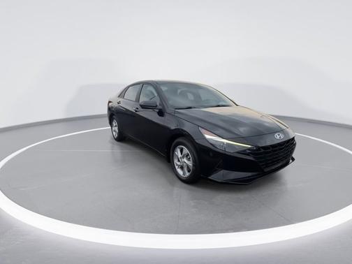 2022 Hyundai ELANTRA SE