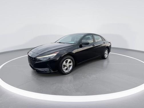 2022 Hyundai ELANTRA SE