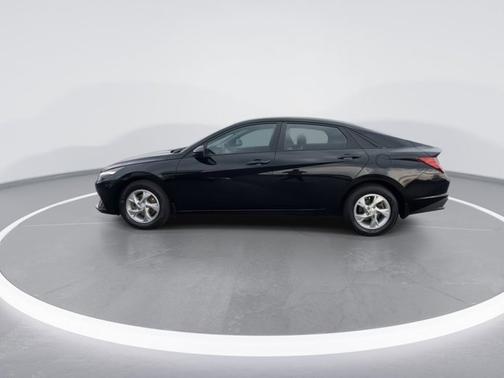 2022 Hyundai ELANTRA SE