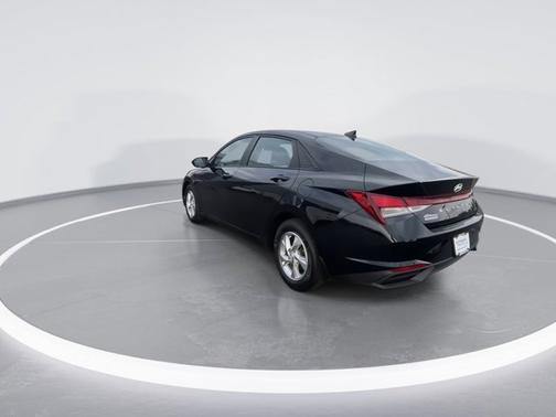 2022 Hyundai ELANTRA SE