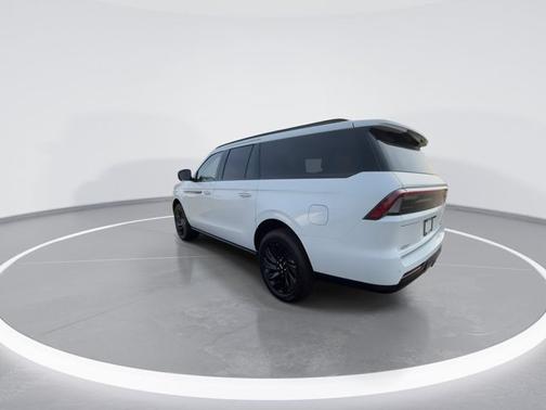 Star White Metallic Tri-Coat 2026 Lincoln Navigator L Reserve