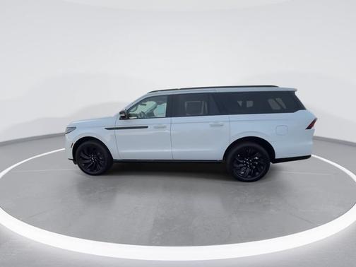 Star White Metallic Tri-Coat 2026 Lincoln Navigator L Reserve