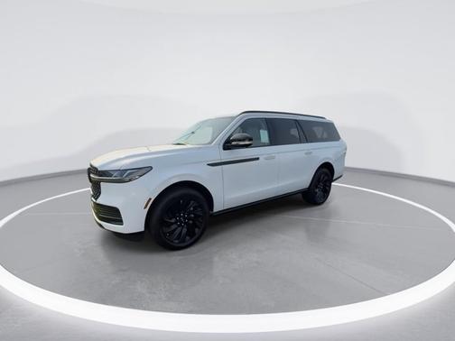 Star White Metallic Tri-Coat 2026 Lincoln Navigator L Reserve