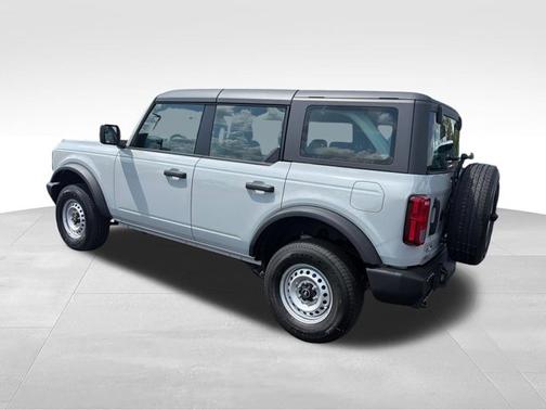 Avalanche Gray 2026 Ford Bronco Base