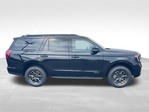 Agate Black Metallic 2027 Ford Expedition Tremor