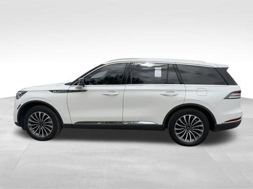 White 2023 Lincoln Aviator Reserve