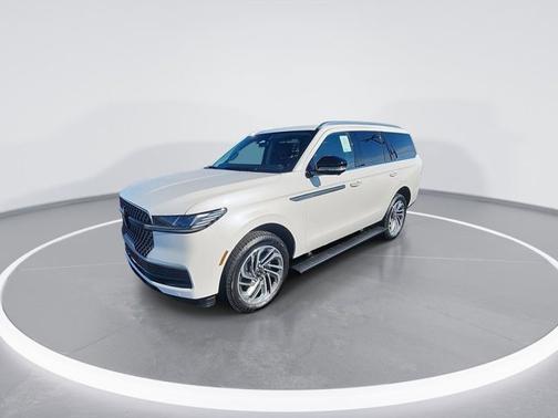 Pristine White Metallic Tri-Coat 2025 Lincoln Navigator Reserve