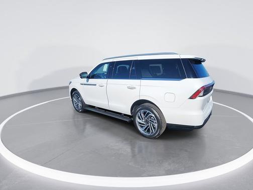 Pristine White Metallic Tri-Coat 2025 Lincoln Navigator Reserve