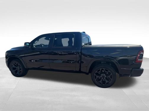 Diamond Black Crystal Pearlcoat 2024 RAM 1500 Limited