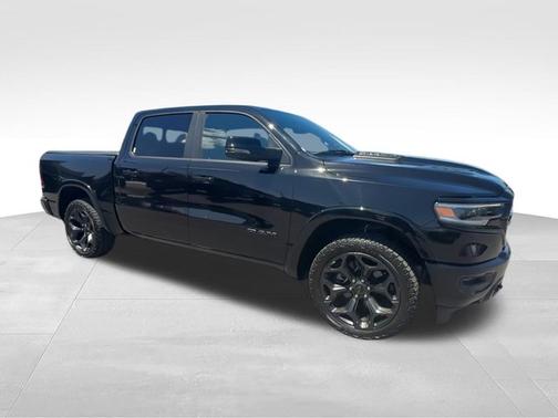 Diamond Black Crystal Pearlcoat 2024 RAM 1500 Limited