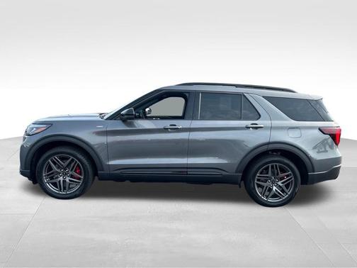 Carbonized Gray Metallic 2026 Ford Explorer ST-Line