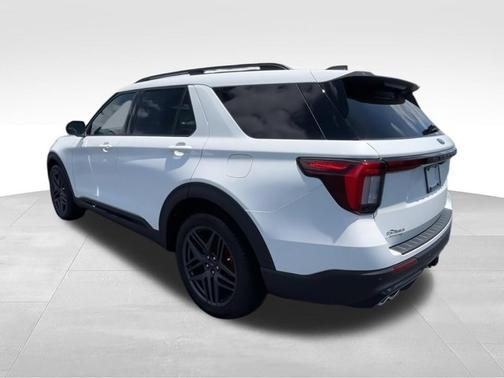 Star White Metallic Tri-Coat 2026 Ford Explorer ST