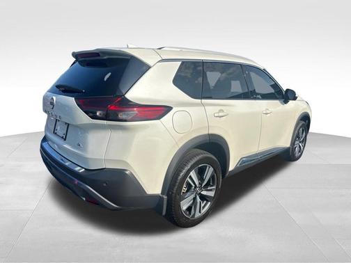 Pearl White Tricoat 2023 Nissan Rogue SL