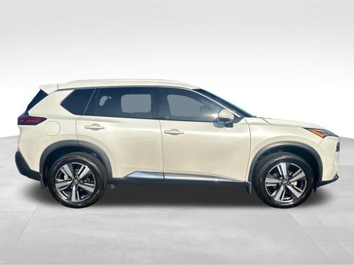 Pearl White Tricoat 2023 Nissan Rogue SL