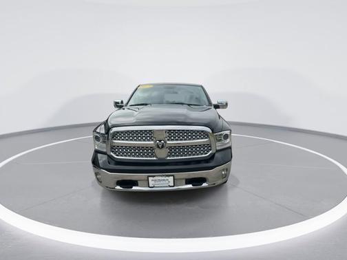 Brilliant Black Crystal Pearlcoat 2017 RAM 1500 Laramie