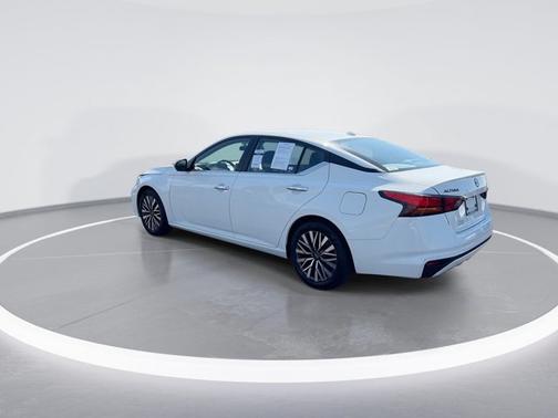 Glacier White 2025 Nissan Altima SV