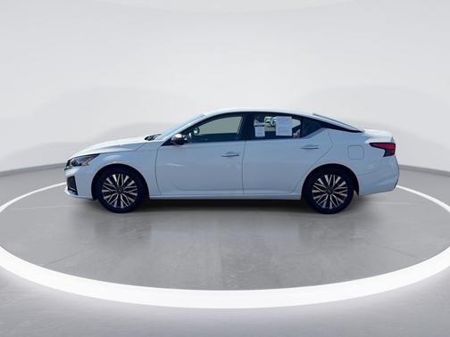 Glacier White 2025 Nissan Altima SV