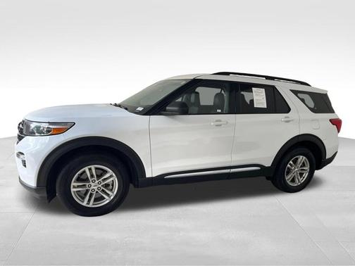 Oxford White 2023 Ford Explorer XLT
