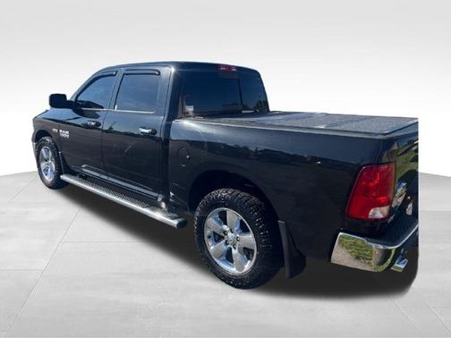 Brilliant Black Crystal Pearlcoat 2017 RAM 1500 Big Horn